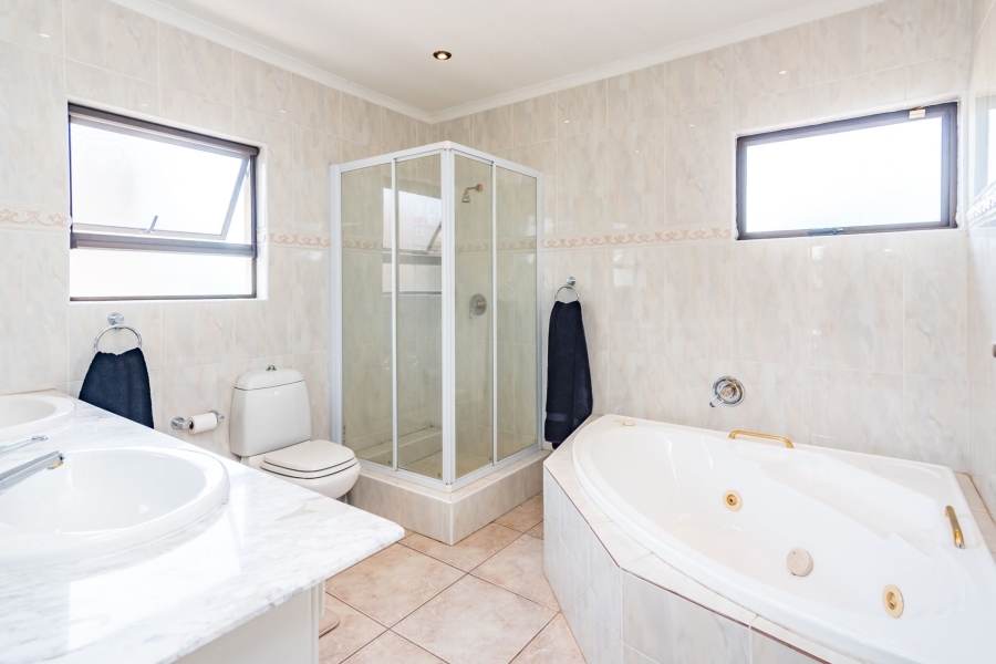 5 Bedroom Property for Sale in Club Milos Estate Free State